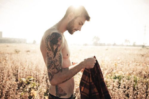 Homens tatuados (2)