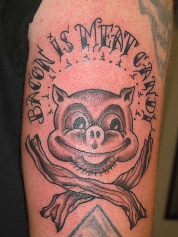 Tatuagens para quem adora comer bacon (34)