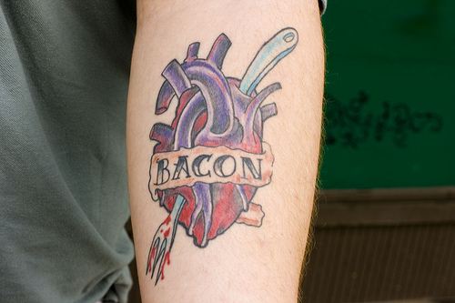 Tatuagens para quem adora comer bacon (32)