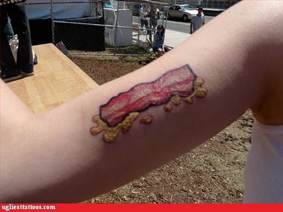 Tatuagens para quem adora comer bacon (29)