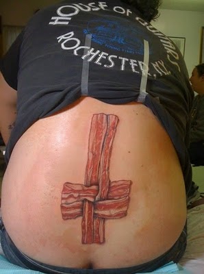 Tatuagens para quem adora comer bacon (22)