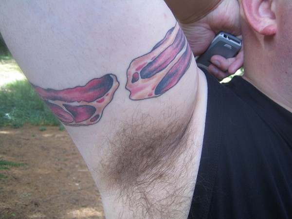 Tatuagens para quem adora comer bacon (12)