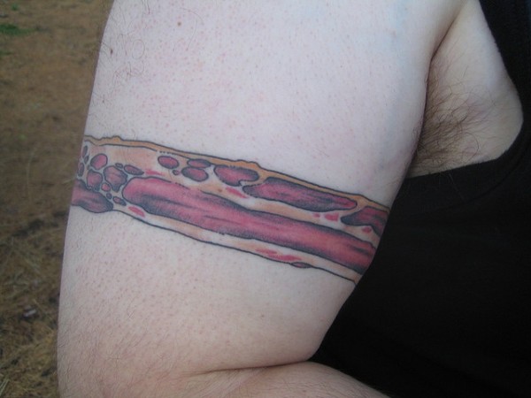 Tatuagens para quem adora comer bacon (11)
