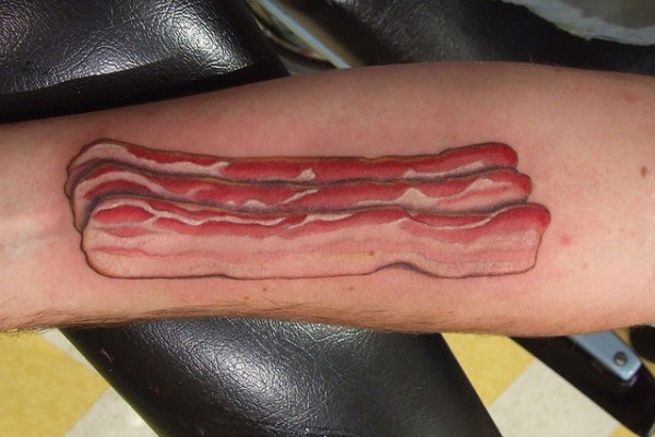 Tatuagens para quem adora comer bacon (2)