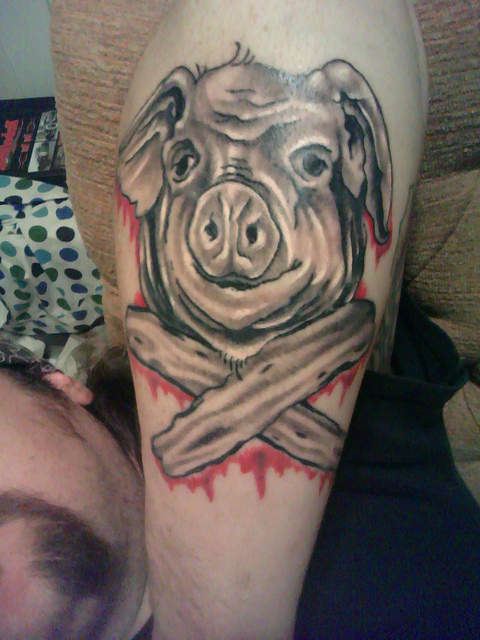 Tatuagens para quem adora comer bacon (1)