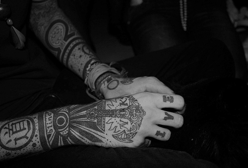 Fotos de tatuagens nas mãos e dedos (18)