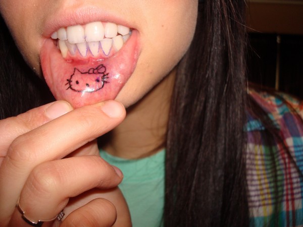Tatuagens nos lábios (54)