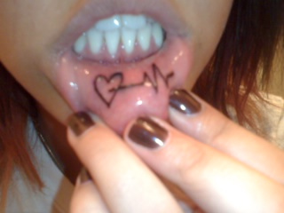 Tatuagens nos lábios (44)