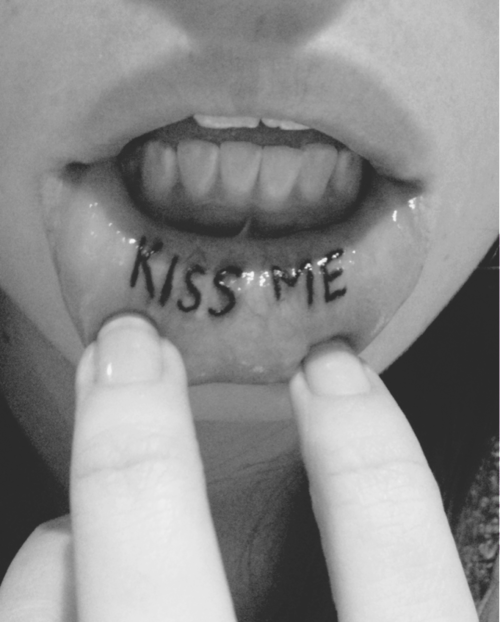 Tatuagens nos lábios (30)