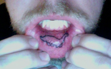 Tatuagens nos lábios (26)