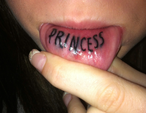 Tatuagens nos lábios (13)