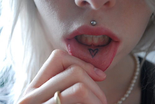 Tatuagens nos lábios (12)