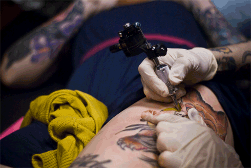 Como é o trabalho de um tatuador (7)
