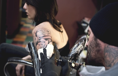 Como é o trabalho de um tatuador (4)