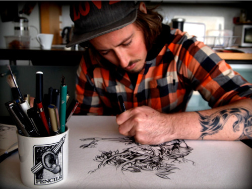 Como é o trabalho de um tatuador (1)