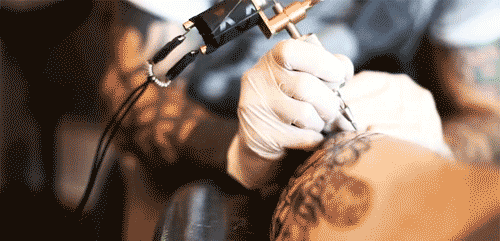 Como é o trabalho de um tatuador (6)