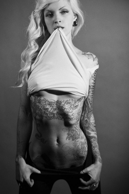 Fotos de lindas mulheres tatuadas (7)