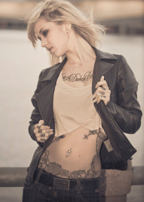 Fotos de mulheres tatuadas (15)