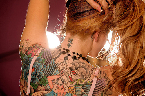 Mais 50 ruivas tatuadas (18)