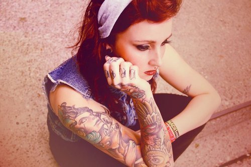 Mais 50 ruivas tatuadas (14)