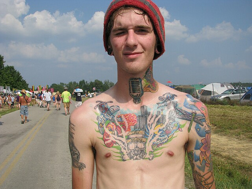 Homens tatuados e modificados (29)