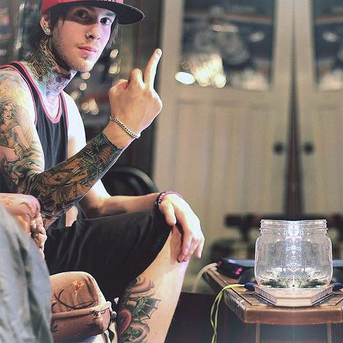 Homens tatuados e modificados (27)