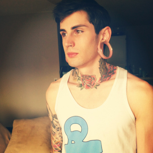 Homens tatuados e modificados (21)