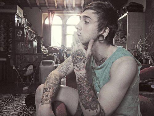 Homens tatuados e modificados (20)