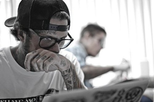 Homens tatuados e modificados (11)