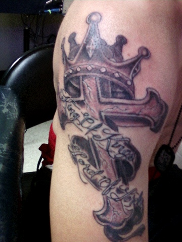Tatuagens de cruzes e símbolos cristãos (31)