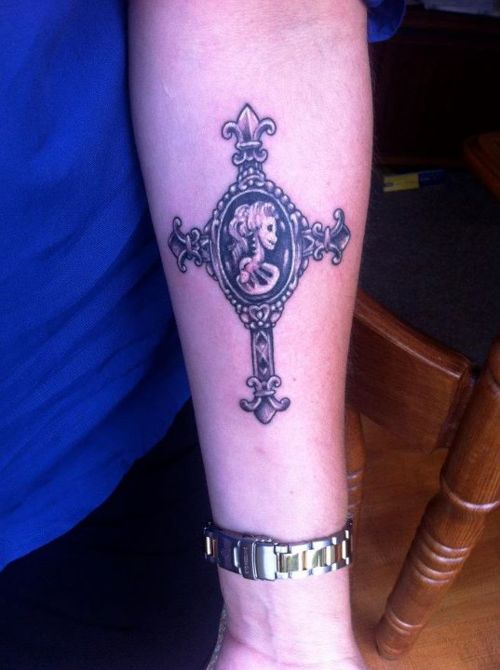 Tatuagens de cruzes e símbolos cristãos (25)