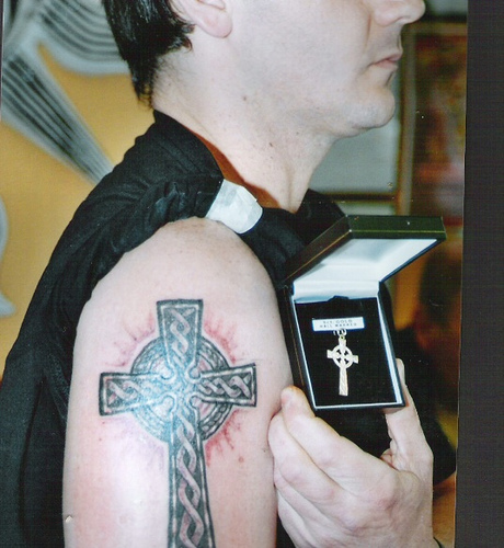 Tatuagens de cruzes e símbolos cristãos (18)