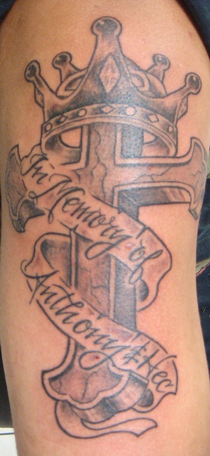 Tatuagens de cruzes e símbolos cristãos (16)