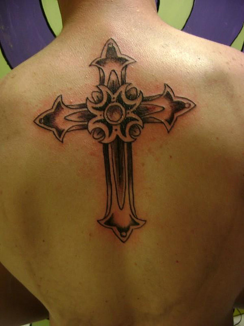 Tatuagens de cruzes e símbolos cristãos (15)