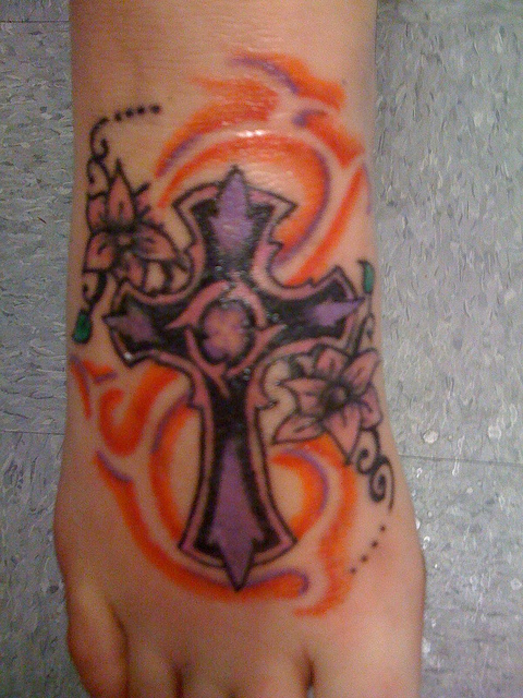 Tatuagens de cruzes e símbolos cristãos (14)