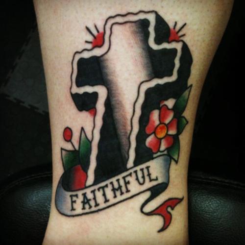Tatuagens de cruzes e símbolos cristãos (12)