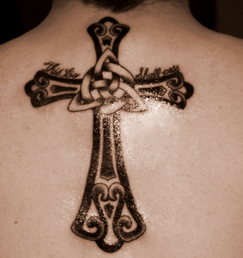 Tatuagens de cruzes e símbolos cristãos (8)