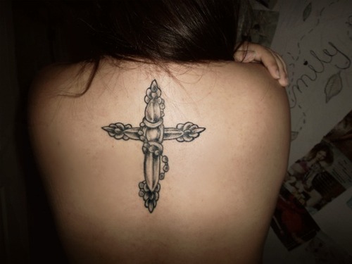 Tatuagens de cruzes e símbolos cristãos (5)