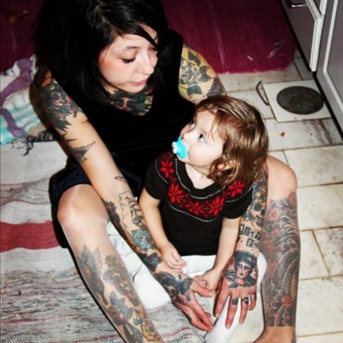 Papais e Mamães Tatuados com seus filhos (99)