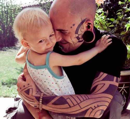 Papais e Mamães Tatuados com seus filhos (96)