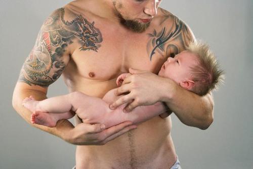 Papais e Mamães Tatuados com seus filhos (95)