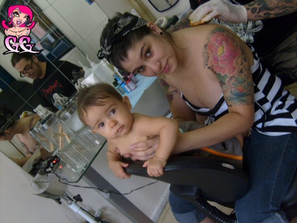 Papais e Mamães Tatuados com seus filhos (85)