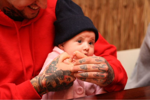Papais e Mamães Tatuados com seus filhos (61)
