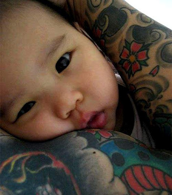 Papais e Mamães Tatuados com seus filhos (32)