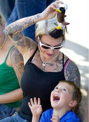Papais e Mamães Tatuados com seus filhos (29)
