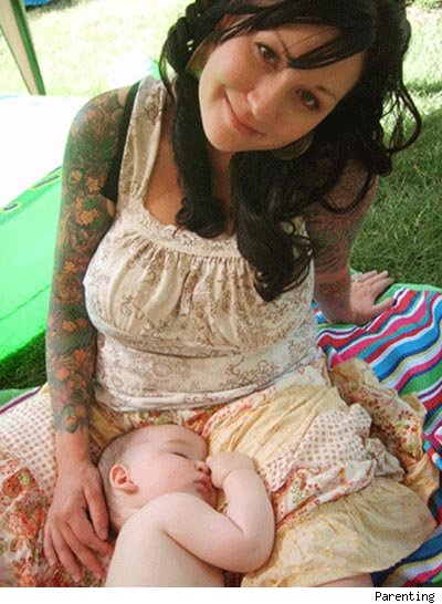 Papais e Mamães Tatuados com seus filhos (23)