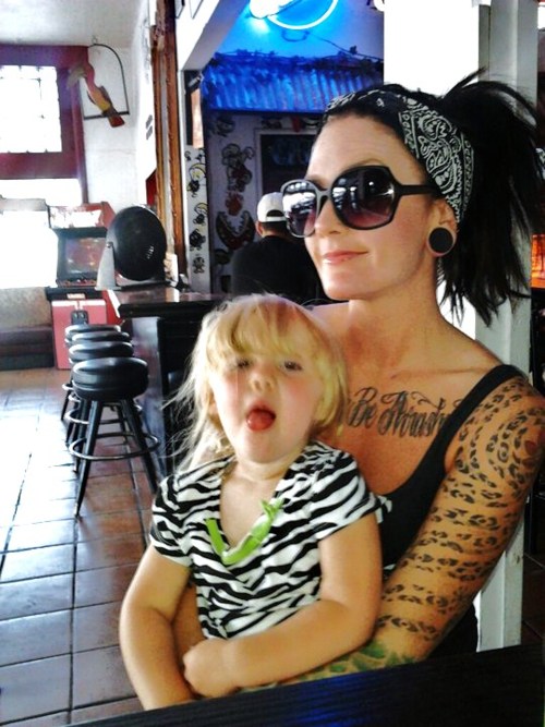 Papais e Mamães Tatuados com seus filhos (14)