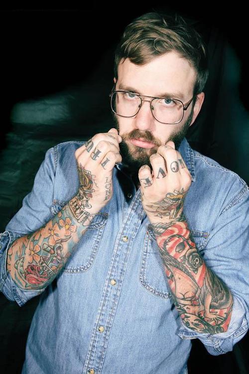 70 Fotos de homens tatuados e modificados (39)