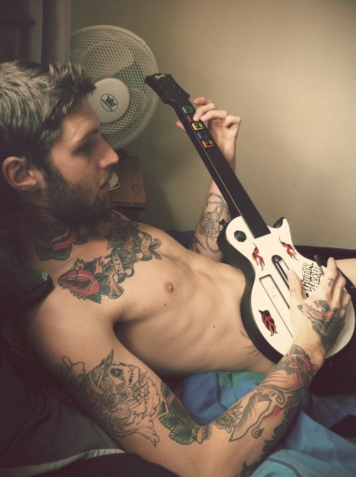 70 Fotos de homens tatuados e modificados (21)