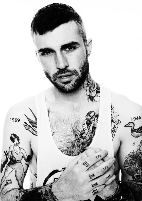 70 Fotos de homens tatuados e modificados (19)